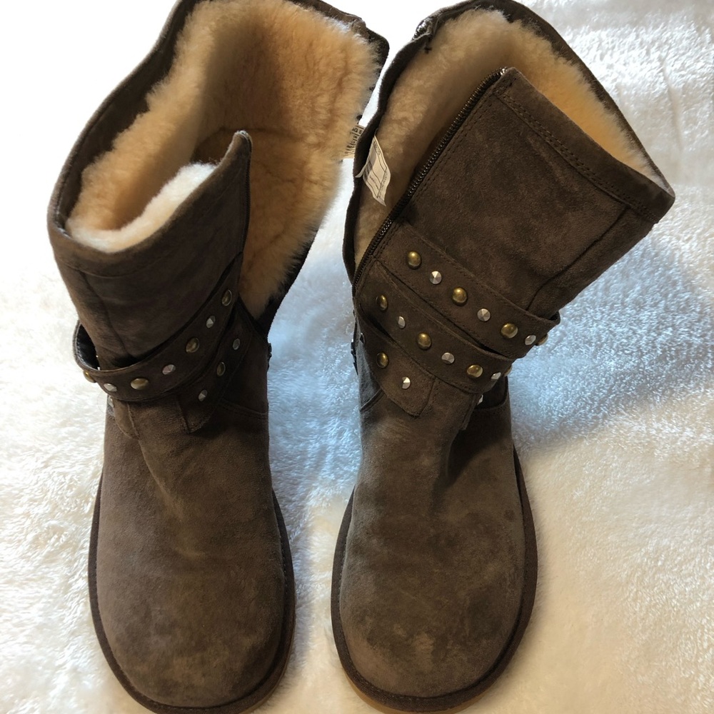 Women’s ugg boots size 10